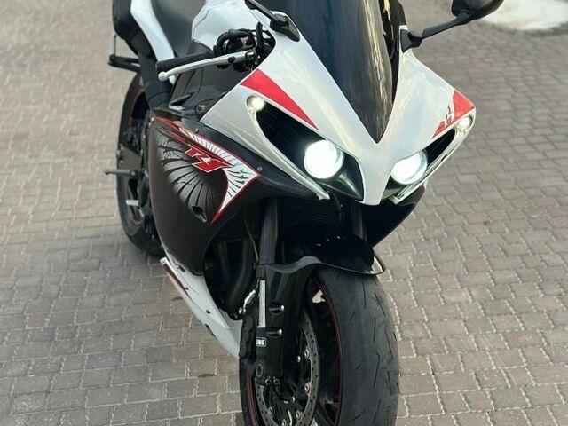 Білий Ямаха R1, об'ємом двигуна 1 л та пробігом 18 тис. км за 11500 $, фото 18 на Automoto.ua