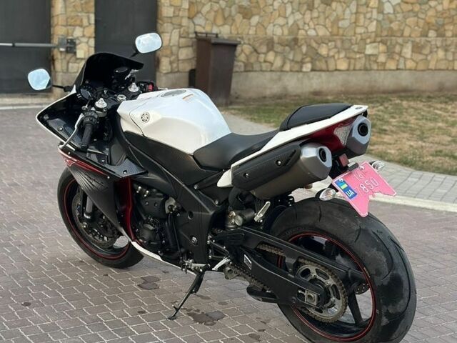 Білий Ямаха R1, об'ємом двигуна 1 л та пробігом 18 тис. км за 11500 $, фото 12 на Automoto.ua
