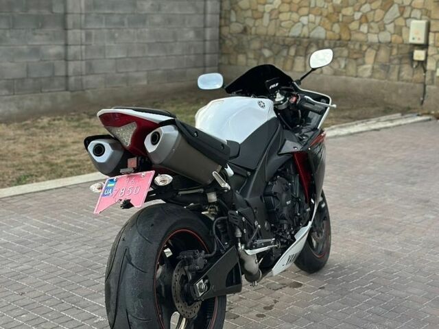 Білий Ямаха R1, об'ємом двигуна 1 л та пробігом 18 тис. км за 11500 $, фото 11 на Automoto.ua