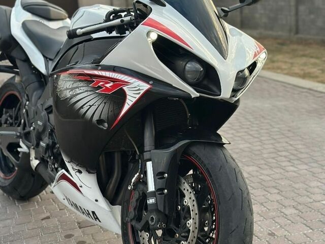 Білий Ямаха R1, об'ємом двигуна 1 л та пробігом 18 тис. км за 11500 $, фото 16 на Automoto.ua