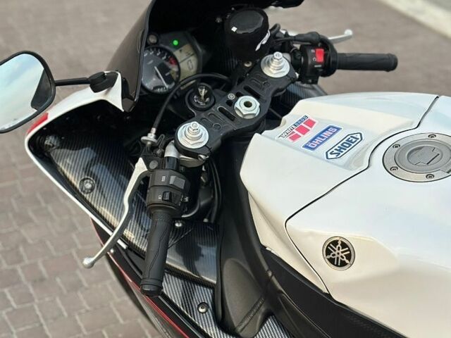 Білий Ямаха R1, об'ємом двигуна 1 л та пробігом 18 тис. км за 11500 $, фото 13 на Automoto.ua
