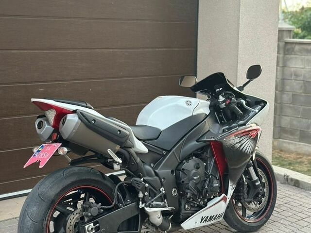 Білий Ямаха R1, об'ємом двигуна 1 л та пробігом 18 тис. км за 11500 $, фото 4 на Automoto.ua