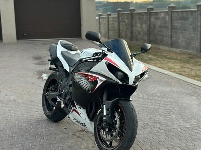 Білий Ямаха R1, об'ємом двигуна 1 л та пробігом 18 тис. км за 11500 $, фото 10 на Automoto.ua