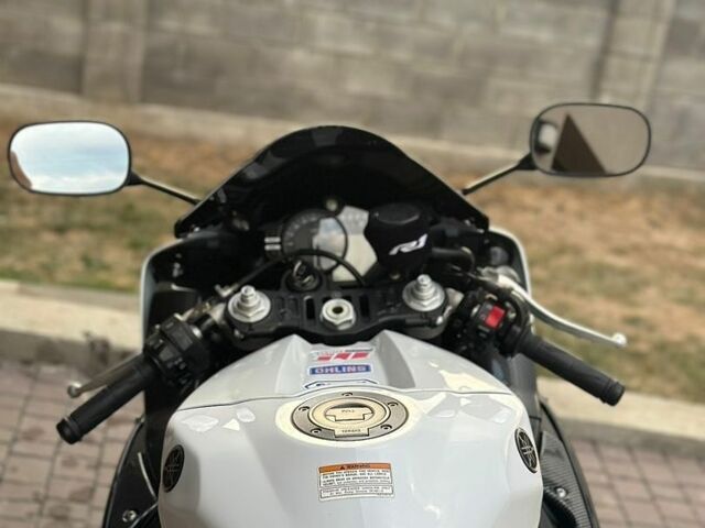 Білий Ямаха R1, об'ємом двигуна 1 л та пробігом 18 тис. км за 11500 $, фото 7 на Automoto.ua