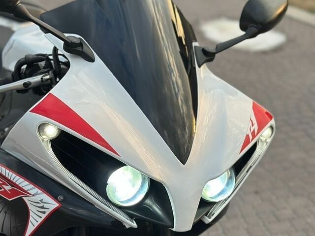 Білий Ямаха R1, об'ємом двигуна 1 л та пробігом 18 тис. км за 11500 $, фото 19 на Automoto.ua