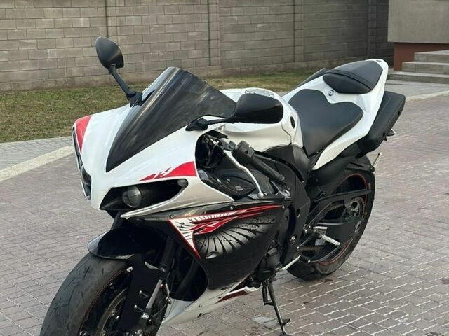 Білий Ямаха R1, об'ємом двигуна 1 л та пробігом 18 тис. км за 11500 $, фото 9 на Automoto.ua