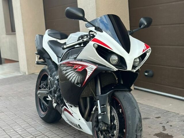 Білий Ямаха R1, об'ємом двигуна 1 л та пробігом 18 тис. км за 11500 $, фото 2 на Automoto.ua
