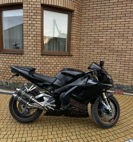 Чорний Ямаха R1, об'ємом двигуна 1 л та пробігом 35 тис. км за 5000 $, фото 1 на Automoto.ua