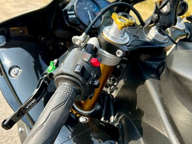Чорний Ямаха R1, об'ємом двигуна 0 л та пробігом 30 тис. км за 6500 $, фото 7 на Automoto.ua