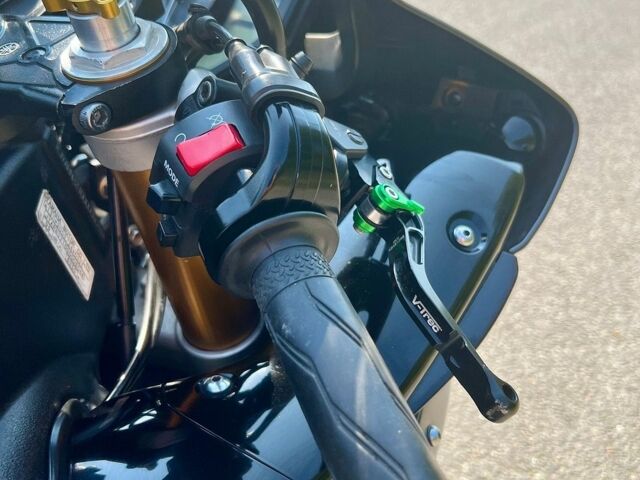Чорний Ямаха R1, об'ємом двигуна 0 л та пробігом 30 тис. км за 6500 $, фото 9 на Automoto.ua