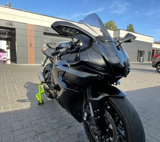 Чорний Ямаха R1, об'ємом двигуна 1 л та пробігом 20 тис. км за 21500 $, фото 2 на Automoto.ua