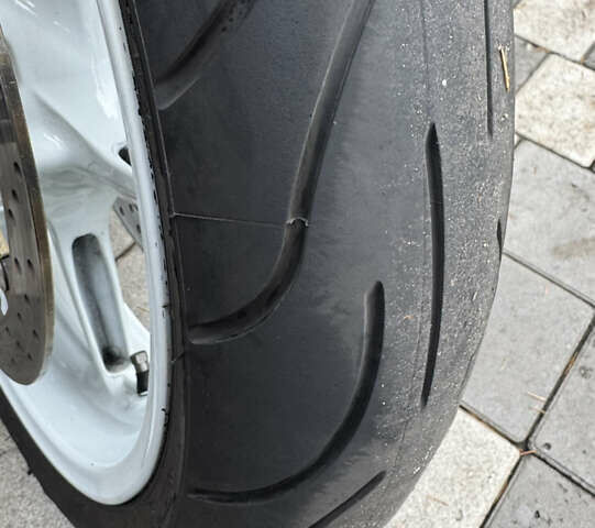 Ямаха Р1 2004 в Новомосковске на Automoto.ua Красный Ямаха Р1, объемом двигателя 1 л и пробегом 30 тыс. км за 7000 $, фото 17 на Automoto.ua