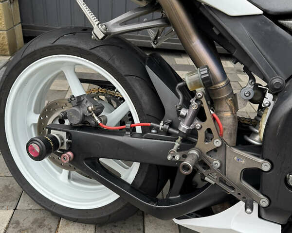 Ямаха Р1 2004 в Новомосковске на Automoto.ua Красный Ямаха Р1, объемом двигателя 1 л и пробегом 30 тыс. км за 7000 $, фото 6 на Automoto.ua