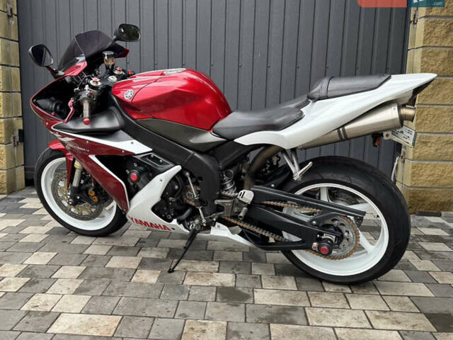 Ямаха Р1 2004 в Новомосковске на Automoto.ua Красный Ямаха Р1, объемом двигателя 1 л и пробегом 30 тыс. км за 7000 $, фото 4 на Automoto.ua