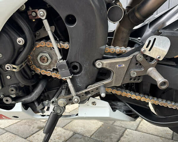 Ямаха Р1 2004 в Новомосковске на Automoto.ua Красный Ямаха Р1, объемом двигателя 1 л и пробегом 30 тыс. км за 7000 $, фото 13 на Automoto.ua