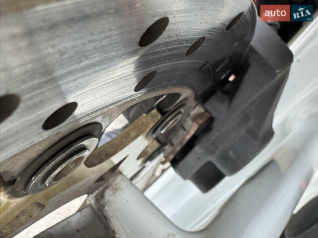 Ямаха Р1 2004 в Новомосковске на Automoto.ua Красный Ямаха Р1, объемом двигателя 1 л и пробегом 30 тыс. км за 7000 $, фото 15 на Automoto.ua