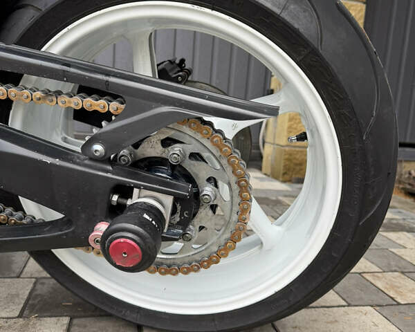 Ямаха Р1 2004 в Новомосковске на Automoto.ua Красный Ямаха Р1, объемом двигателя 1 л и пробегом 30 тыс. км за 7000 $, фото 11 на Automoto.ua