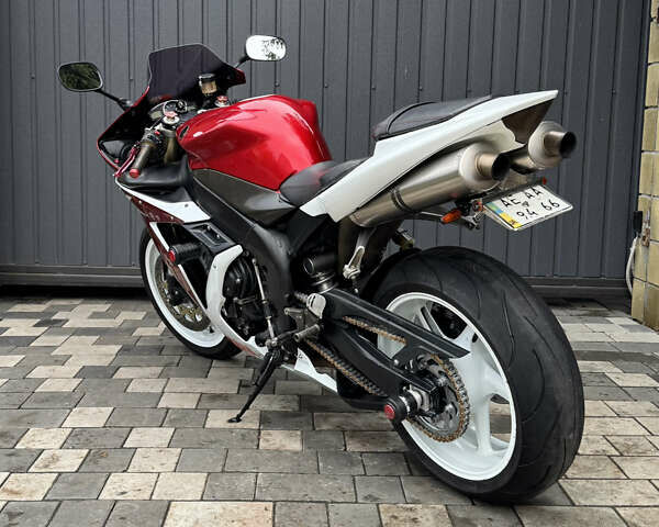 Ямаха Р1 2004 в Новомосковске на Automoto.ua Красный Ямаха Р1, объемом двигателя 1 л и пробегом 30 тыс. км за 7000 $, фото 3 на Automoto.ua