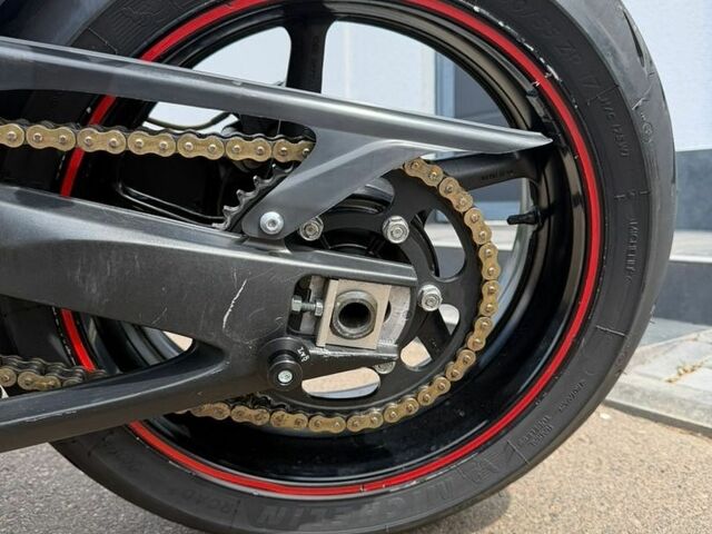 Червоний Ямаха R1, об'ємом двигуна 1 л та пробігом 35 тис. км за 7300 $, фото 12 на Automoto.ua