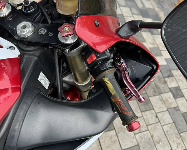 Ямаха Р1 2004 в Новомосковске на Automoto.ua Красный Ямаха Р1, объемом двигателя 1 л и пробегом 30 тыс. км за 7000 $, фото 10 на Automoto.ua