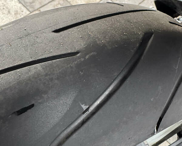 Ямаха Р1 2004 в Новомосковске на Automoto.ua Красный Ямаха Р1, объемом двигателя 1 л и пробегом 30 тыс. км за 7000 $, фото 16 на Automoto.ua