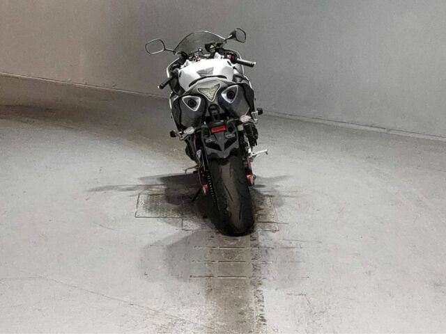 Ямаха R1, об'ємом двигуна 1 л та пробігом 0 тис. км за 9500 $, фото 3 на Automoto.ua