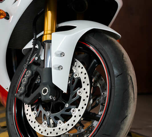 Ямаха R1, об'ємом двигуна 1 л та пробігом 16 тис. км за 12000 $, фото 14 на Automoto.ua