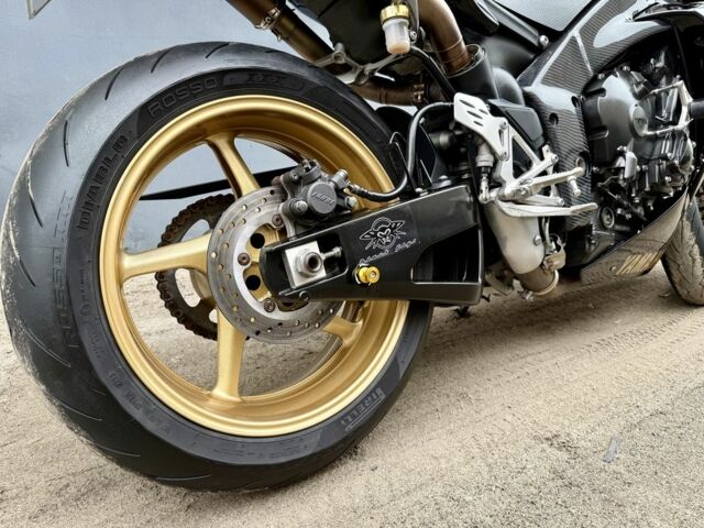 Ямаха R1, об'ємом двигуна 1 л та пробігом 0 тис. км за 12800 $, фото 3 на Automoto.ua