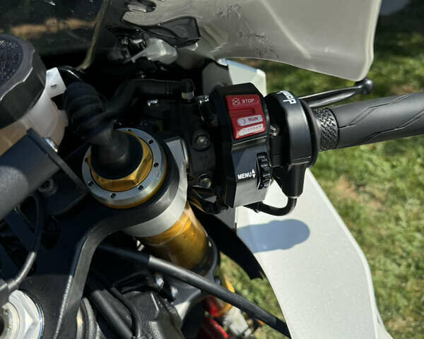 Ямаха R1, об'ємом двигуна 1 л та пробігом 3 тис. км за 10000 $, фото 5 на Automoto.ua