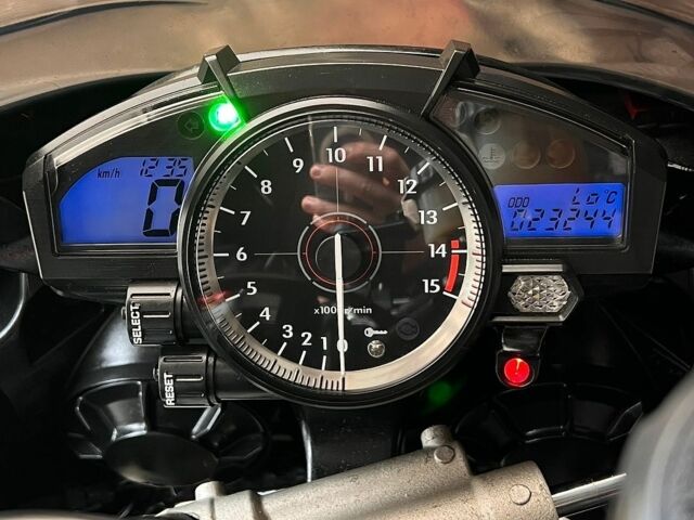 Сірий Ямаха R1, об'ємом двигуна 1 л та пробігом 23 тис. км за 8400 $, фото 10 на Automoto.ua