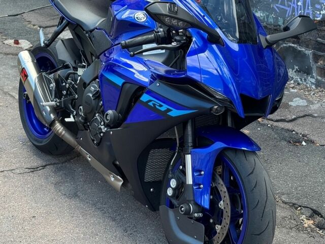 Синій Ямаха R1, об'ємом двигуна 1 л та пробігом 5 тис. км за 20000 $, фото 1 на Automoto.ua