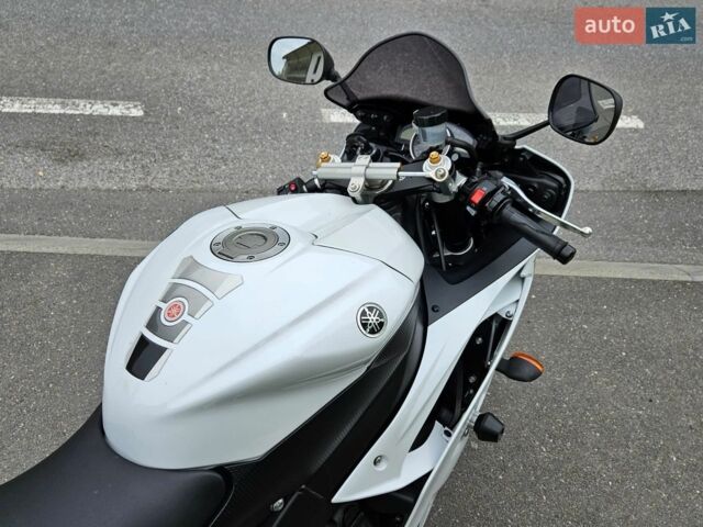 Білий Ямаха R6, об'ємом двигуна 0 л та пробігом 130 тис. км за 13000 $, фото 4 на Automoto.ua