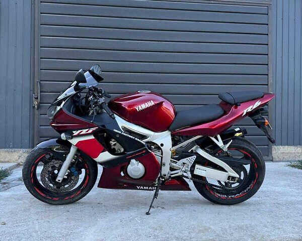 Ямаха R6 2000 у Снятине на Automoto.ua Червоний Ямаха R6, об'ємом двигуна 0.6 л та пробігом 38 тис. км за 4650 $, фото 2 на Automoto.ua
