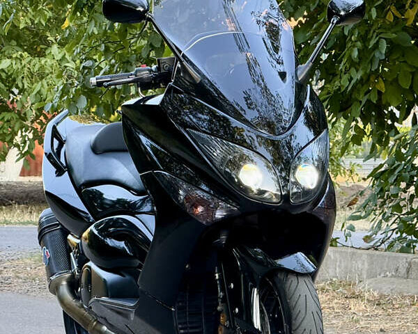 Черный Ямаха Т-макс, объемом двигателя 0.5 л и пробегом 19 тыс. км за 5999 $, фото 2 на Automoto.ua