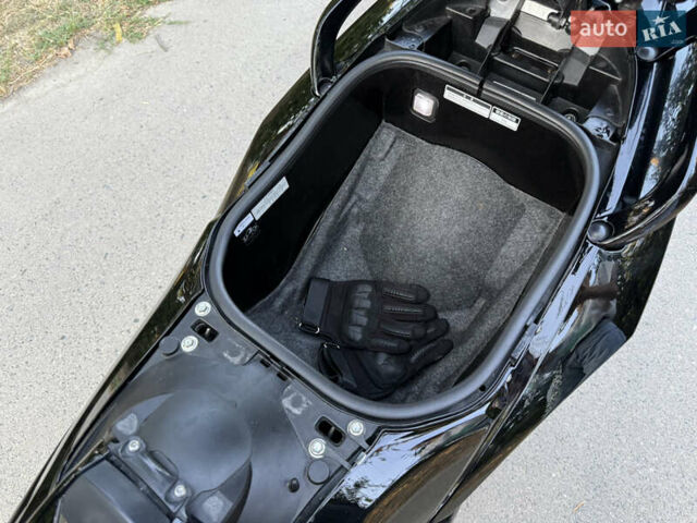 Черный Ямаха Т-макс, объемом двигателя 0.5 л и пробегом 19 тыс. км за 5999 $, фото 42 на Automoto.ua