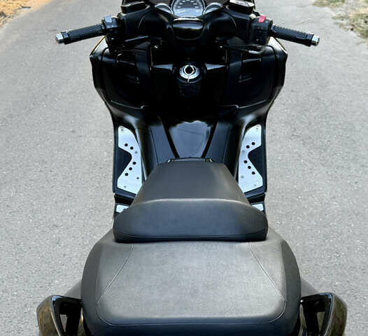 Черный Ямаха Т-макс, объемом двигателя 0.5 л и пробегом 19 тыс. км за 5999 $, фото 34 на Automoto.ua