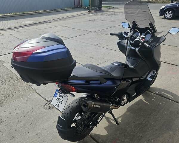 Ямаха T-max, об'ємом двигуна 0 л та пробігом 4 тис. км за 13200 $, фото 7 на Automoto.ua