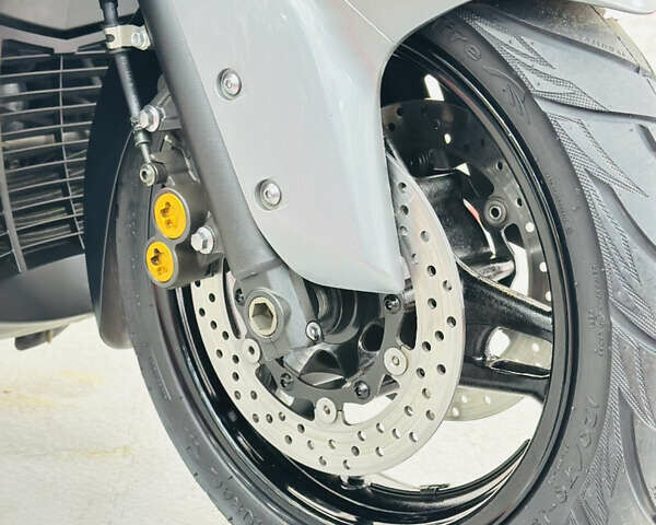 Сірий Ямаха T-max, об'ємом двигуна 0.5 л та пробігом 33 тис. км за 5000 $, фото 18 на Automoto.ua