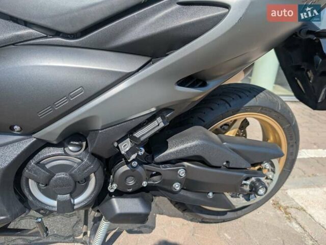 Сірий Ямаха T-max, об'ємом двигуна 0.56 л та пробігом 16 тис. км за 14000 $, фото 2 на Automoto.ua
