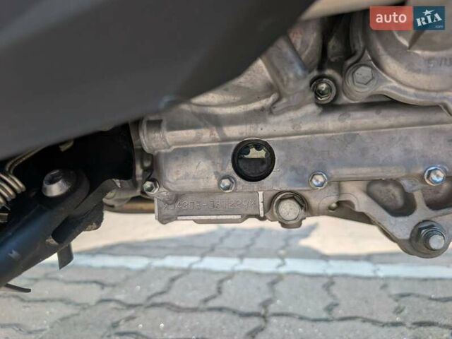 Сірий Ямаха T-max, об'ємом двигуна 0.56 л та пробігом 16 тис. км за 14000 $, фото 3 на Automoto.ua