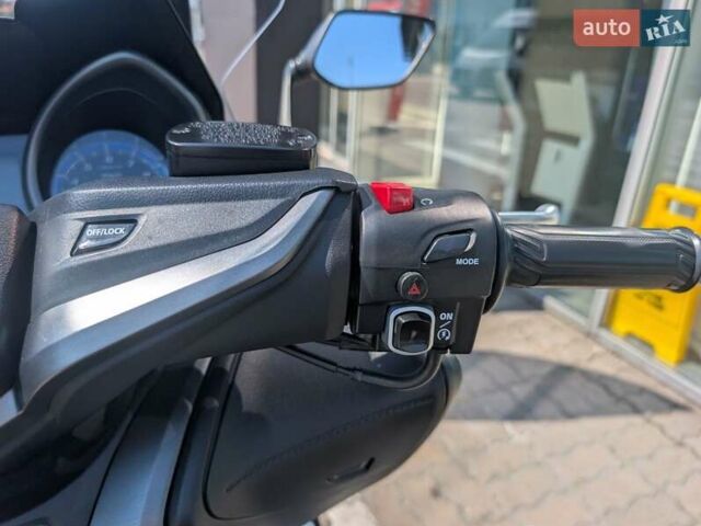 Сірий Ямаха T-max, об'ємом двигуна 0.56 л та пробігом 16 тис. км за 14000 $, фото 11 на Automoto.ua
