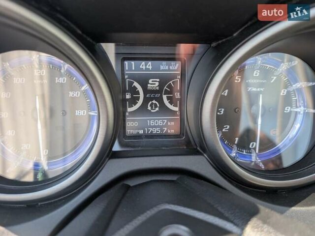 Сірий Ямаха T-max, об'ємом двигуна 0.56 л та пробігом 16 тис. км за 14000 $, фото 5 на Automoto.ua