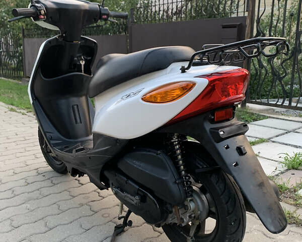 Белый Ямаха  Jog SA 39 ZR, объемом двигателя 0.05 л и пробегом 26 тыс. км за 739 $, фото 3 на Automoto.ua