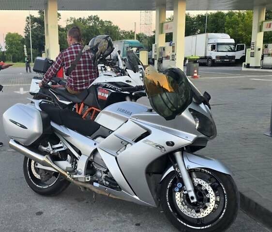 Ямаха FJR 1300 2002 в Черновцах на Automoto.ua Серый Ямаха FJR 1300, объемом двигателя 1.3 л и пробегом 102 тыс. км за 5200 $, фото 10 на Automoto.ua