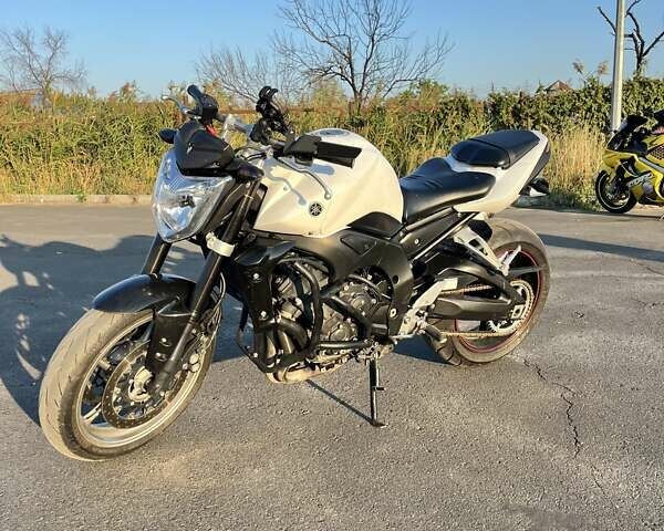 Білий Ямаха FZ-1, об'ємом двигуна 1 л та пробігом 66 тис. км за 6000 $, фото 5 на Automoto.ua