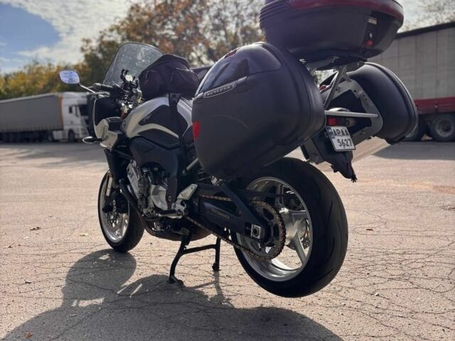 Ямаха FZ-1, объемом двигателя 1 л и пробегом 0 тыс. км за 5700 $, фото 2 на Automoto.ua