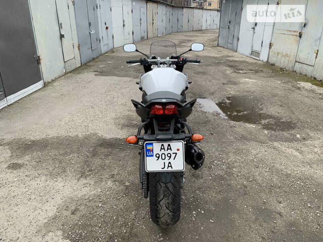 Белый Ямаха FZ1 Fazer, объемом двигателя 1 л и пробегом 2 тыс. км за 8500 $, фото 8 на Automoto.ua