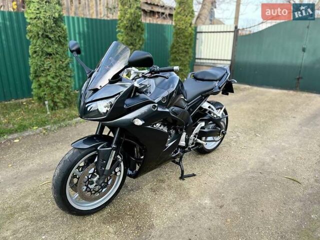 Серый Ямаха FZ1 Fazer, объемом двигателя 1 л и пробегом 30 тыс. км за 7000 $, фото 1 на Automoto.ua