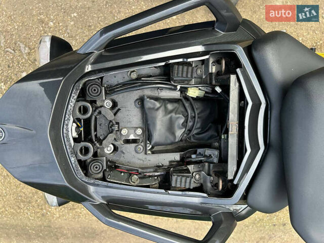 Серый Ямаха FZ1 Fazer, объемом двигателя 1 л и пробегом 30 тыс. км за 7000 $, фото 15 на Automoto.ua