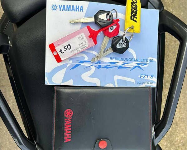 Серый Ямаха FZ1 Fazer, объемом двигателя 1 л и пробегом 30 тыс. км за 7000 $, фото 14 на Automoto.ua